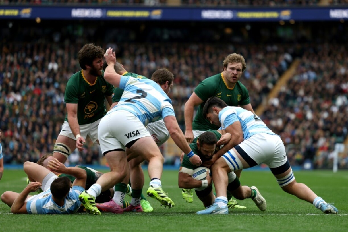 Cobus Reinnach dives to score South Africa's third try in their Rugby Championship match against Argentina at Twickenham