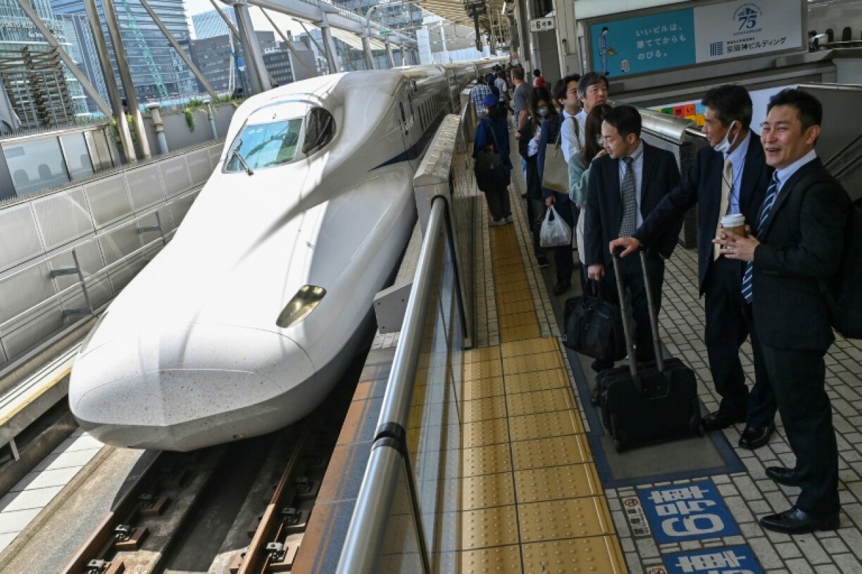 Un train de type shinkansen, à Nagoya, au Japon, le 17 avril 2024
