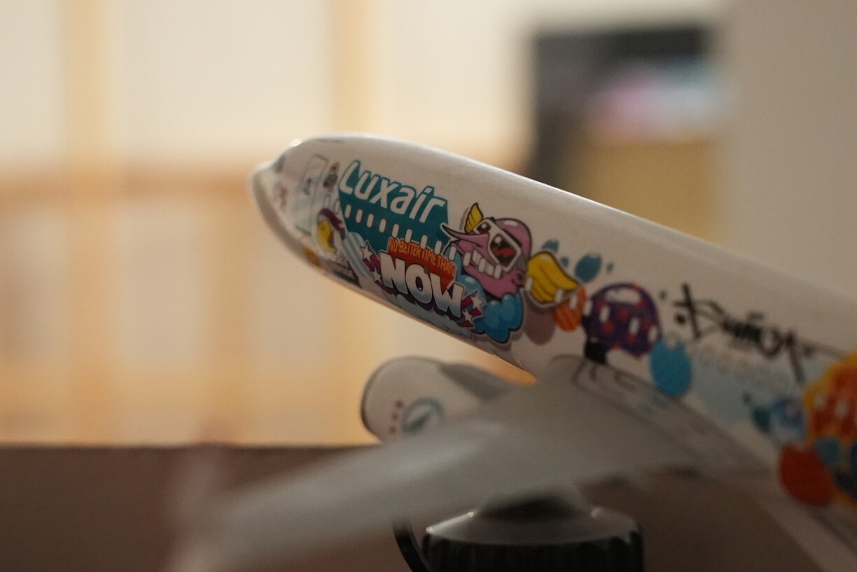 De Sumo huet fir d'Luxair ee Fliger verschéinert.