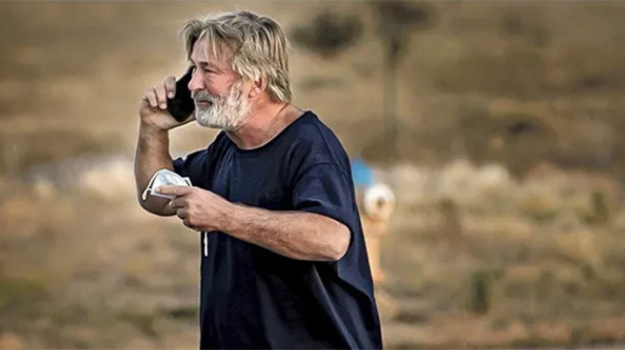 Tir mortel d'Alec Baldwin: l'acteur a remis son téléphone à la police