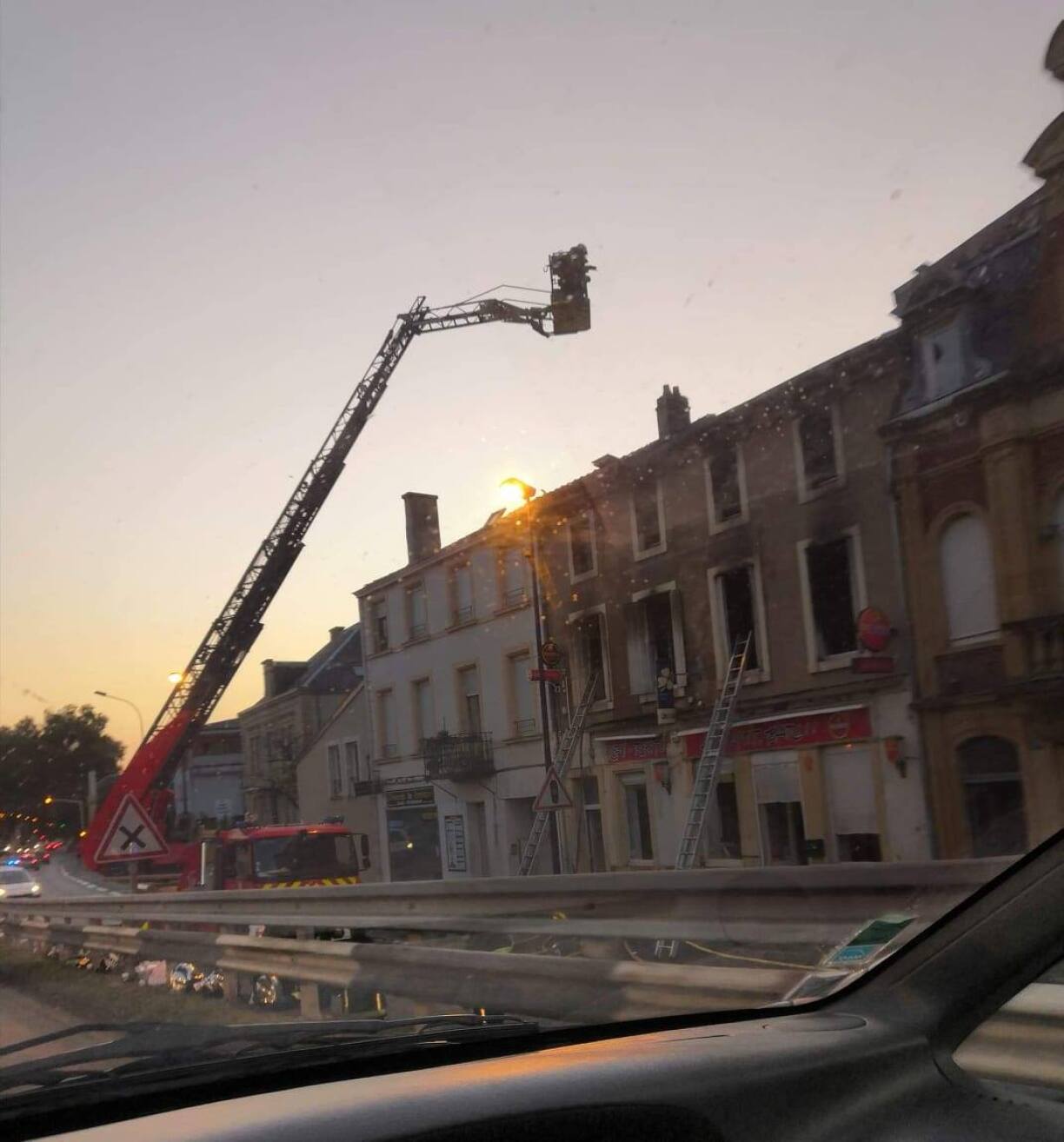 Une photo prise sur les lieux de l'incendie