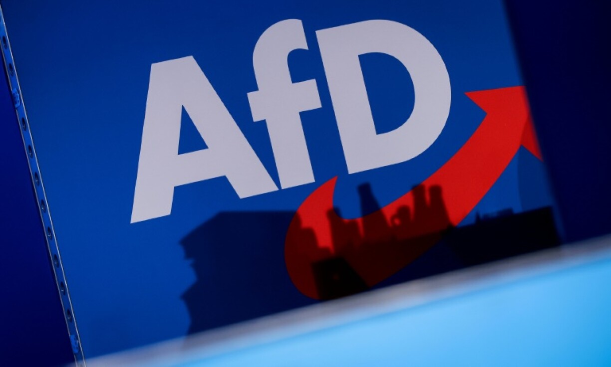 Cette arrestation est un nouveau coup dur pour l'AfD, parti anti-euro et anti-immigration, actuellement en deuxième position derrière les conservateurs dans les sondages d'opinion