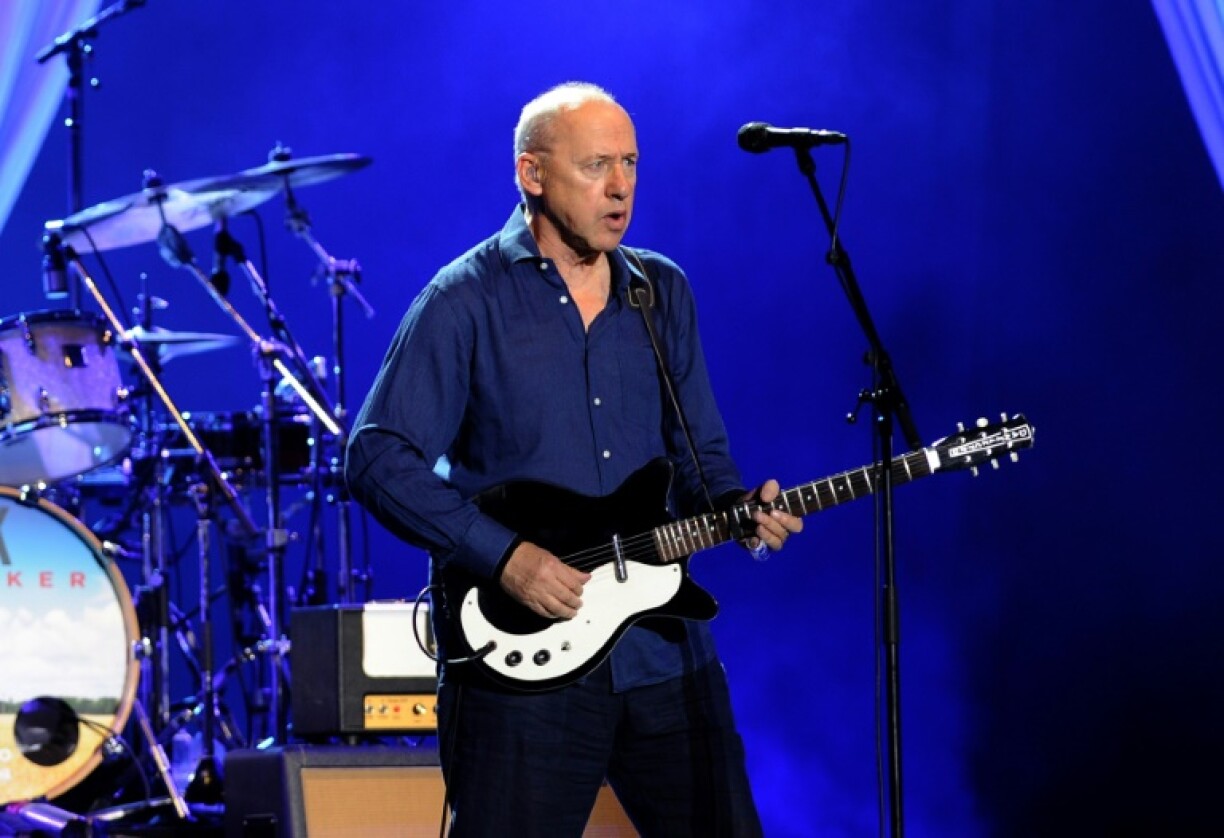 Le guitariste Mark Knopfler, du groupe Dire Straits, en concert à Séville, le 26 juillet 2015 en Espagne