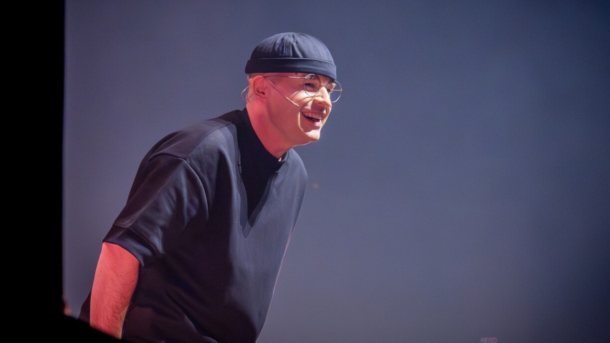 L'humoriste belge a livré un spectacle détonnant pendant environ deux heures, vendredi, au Casino 2000.