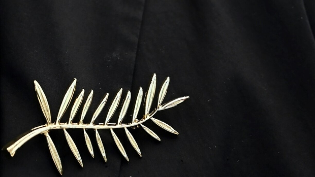 Une épingle en forme de Palme d'or, le 21 mai 2025 au festival de Cannes