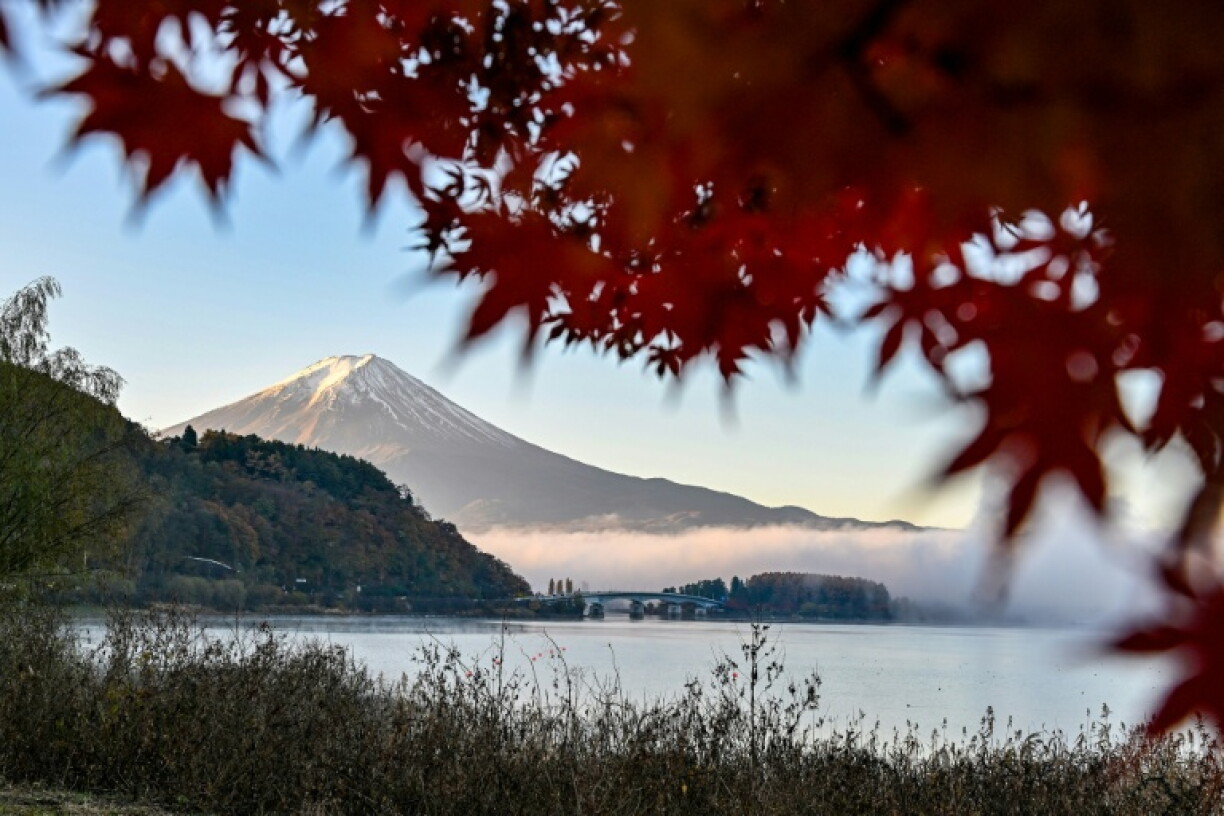 In 2000 Metern Höhe auf Japans berühmtestem Berg abgesetzt: Weil er seinen siebenjährigen Sohn stundenlang am Fuji allein zurückgelassen hat, ist ein Vater in Japan von den Behörden gerügt worden.