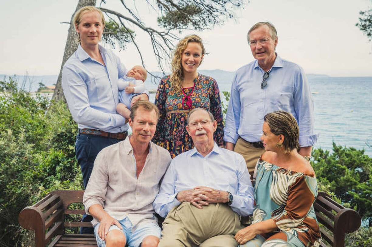 Pince Jean on the top right corner next to his daughter Princess Marie-Gabrielle. Grand Duke Henri, Grand Duke Jean and Grand Duchess Maria Teresa in the front row.