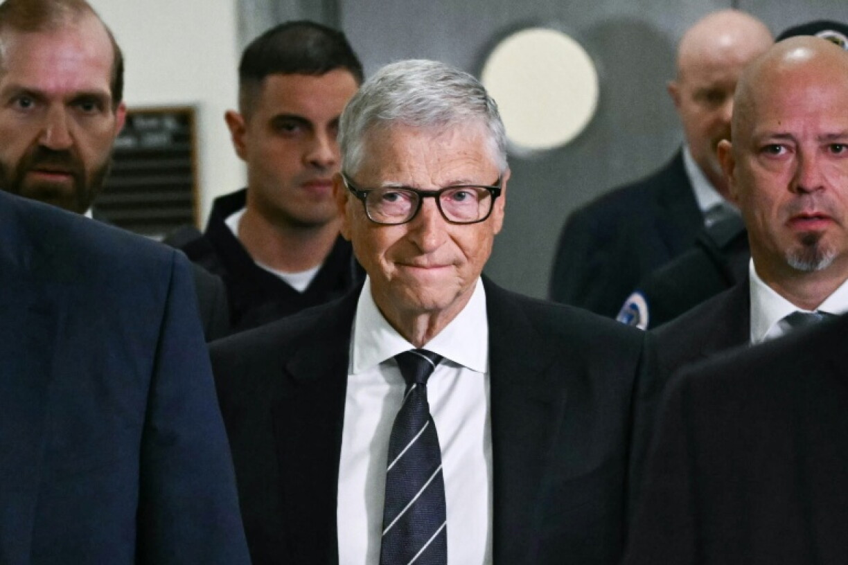 Microsoft co-founder Bill Gates has stepped up his warnings about the dangers posed by artificial intelligence