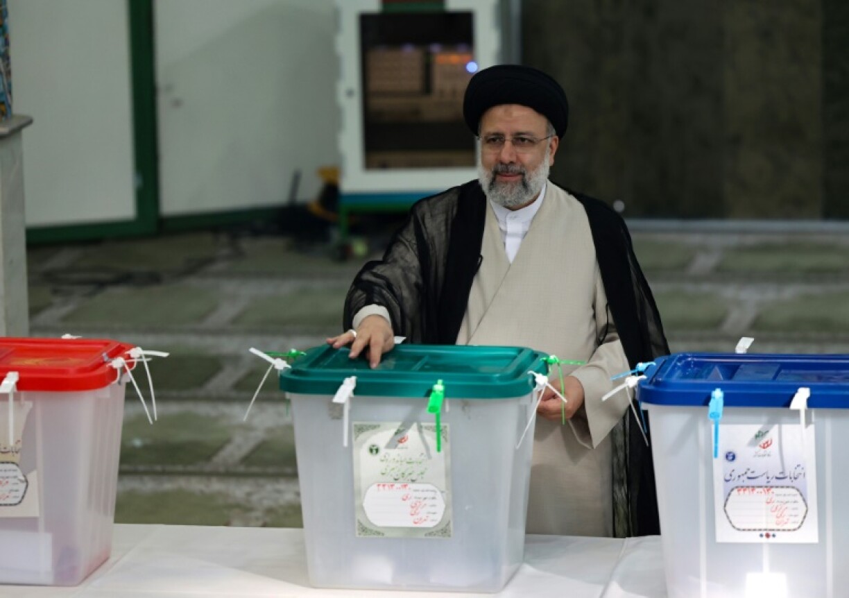 L'ultraconservateur Ebrahim Raïssi, candidat à la présidentielle, vote à Téhéran, le 18 juin 2021