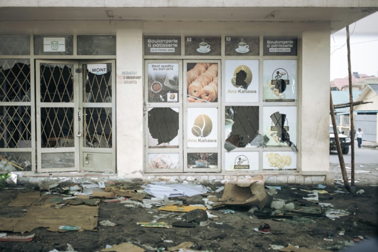 Vandals took advantage of the fighting to pillage Goma's businesses