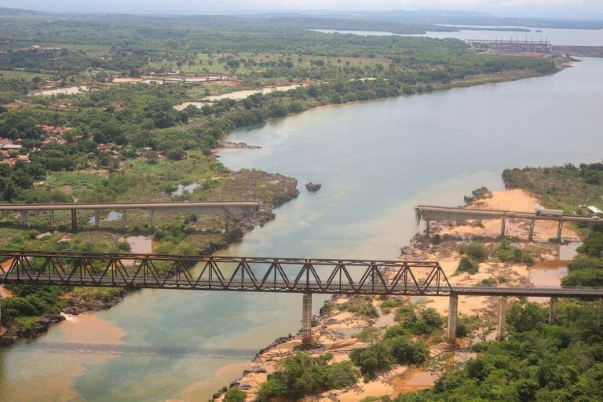 Brazilian officials say acid-filled chemical tankers that plunged into the river in a bridge collapse remain intact