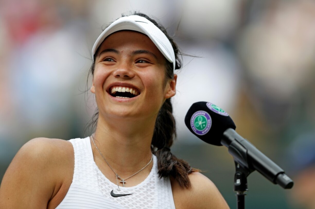 La Britannique Emma Raducanu en interview après sa victoire face à la Roumaine Sorana Cirstea au 3e tour de Wimbledon, le 3 juillet 2021