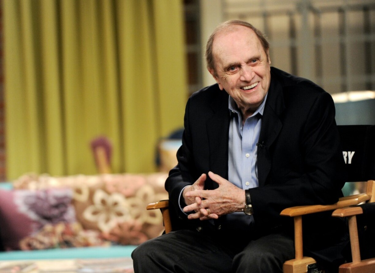 Le comédien américain Bob Newhart sur le plateau de la série
