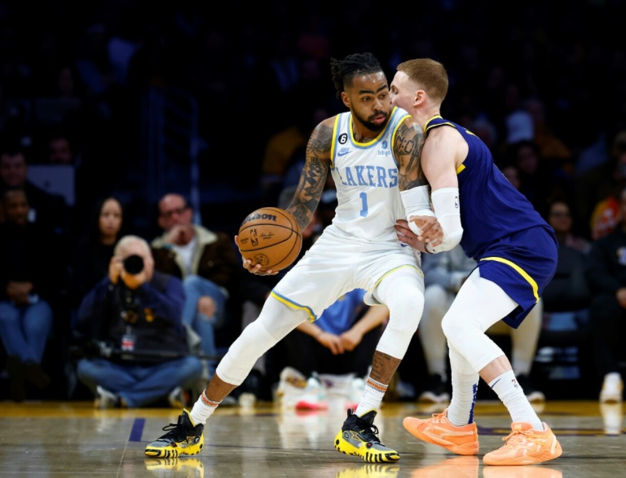 D'Angelo Russell, le meneur de jeu des Los Angeles Lakers, au cours du match de NBA contre les Golden State Warriors le 23 février 2023 à Los Angeles