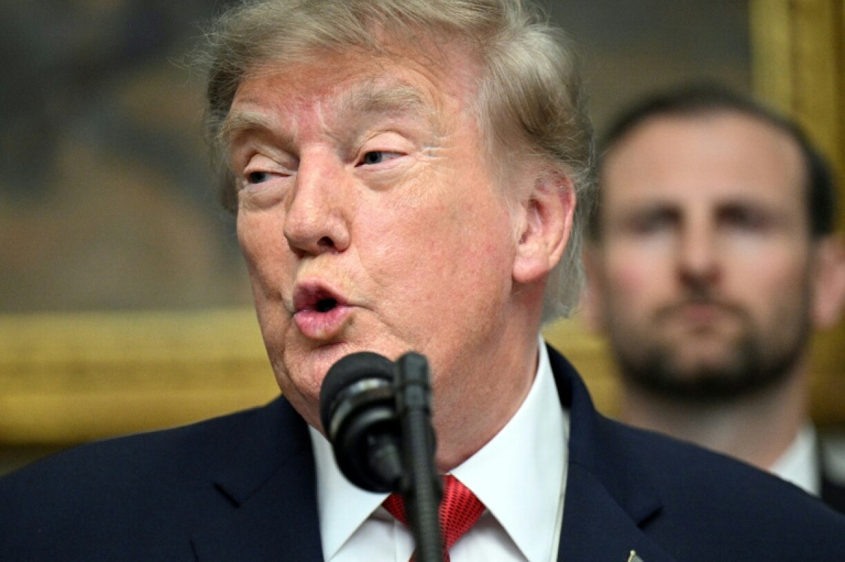 Angesichts der stockenden Verhandlungen mit Teheran hat US-Präsident Donald Trump einen umfassenden "Wirtschaftskrieg" gegen Teheran angekündigt. Es werde sich um "die vernichtendste Wirtschaftsoperation" aller Zeiten handeln.