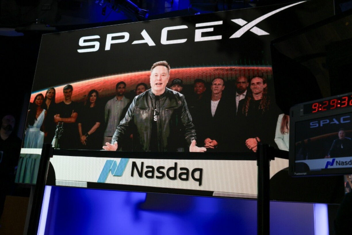 SpaceX huet e Freideg säin Optakt op der Bourse gefeiert.