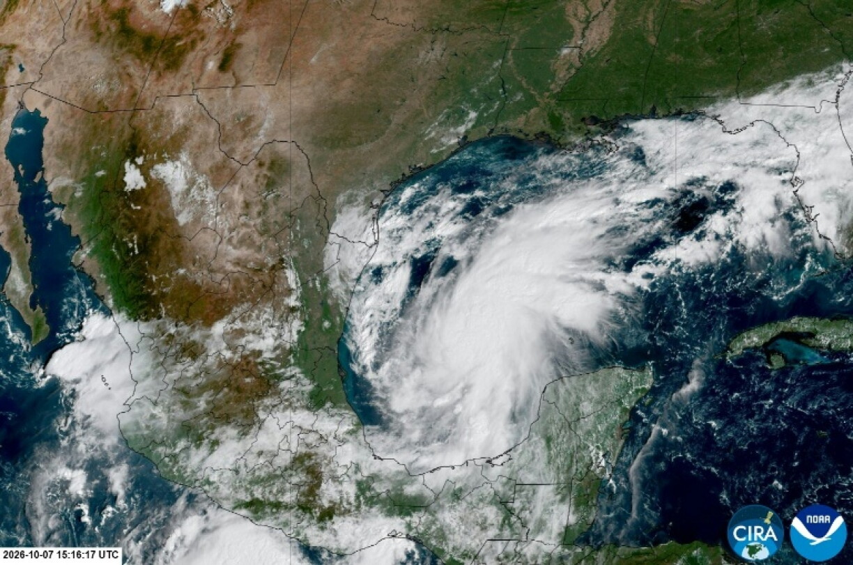 Isaias strengthens to a Category 2 hurricane as it heads toward the US Gulf Coast
