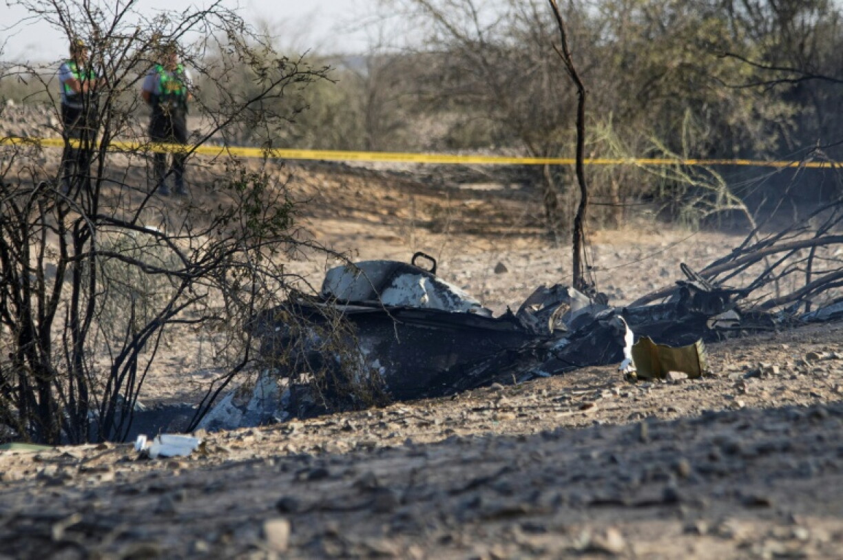 Débris du petit avion dont le crash a fait 13 morts, dans la localité de Vista Alegre, à Nazca, au Pérou, le 1er août 2026