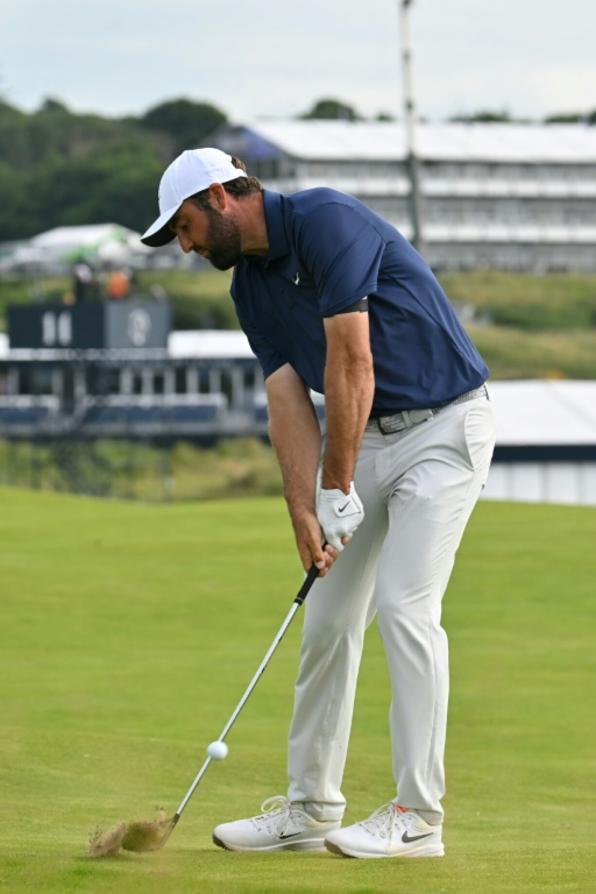 Scottie Scheffler responded to an eighth-hole double bogey with a birdie on the next green