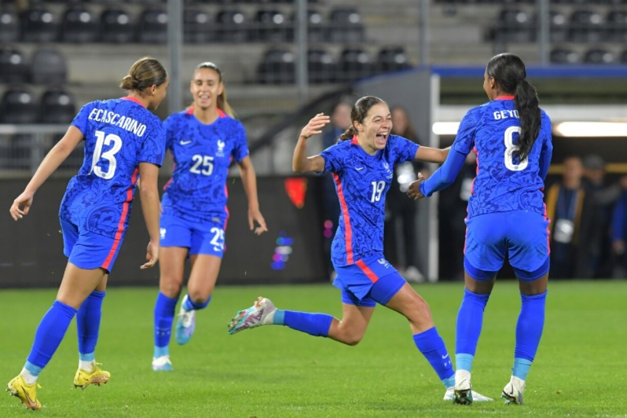 La Française Kessya Bussy (N.19) buteuse face à l'Uruguay, le 18 février 2023 à Angers