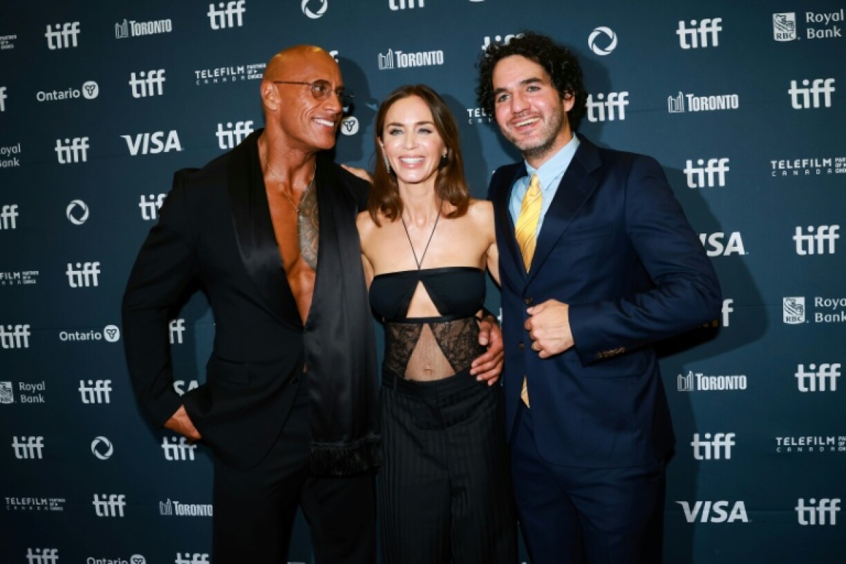 (L/R) US actor Dwayne Johnson, US-British actress Emily Blunt and US director Benny Safdie attend the premiere of