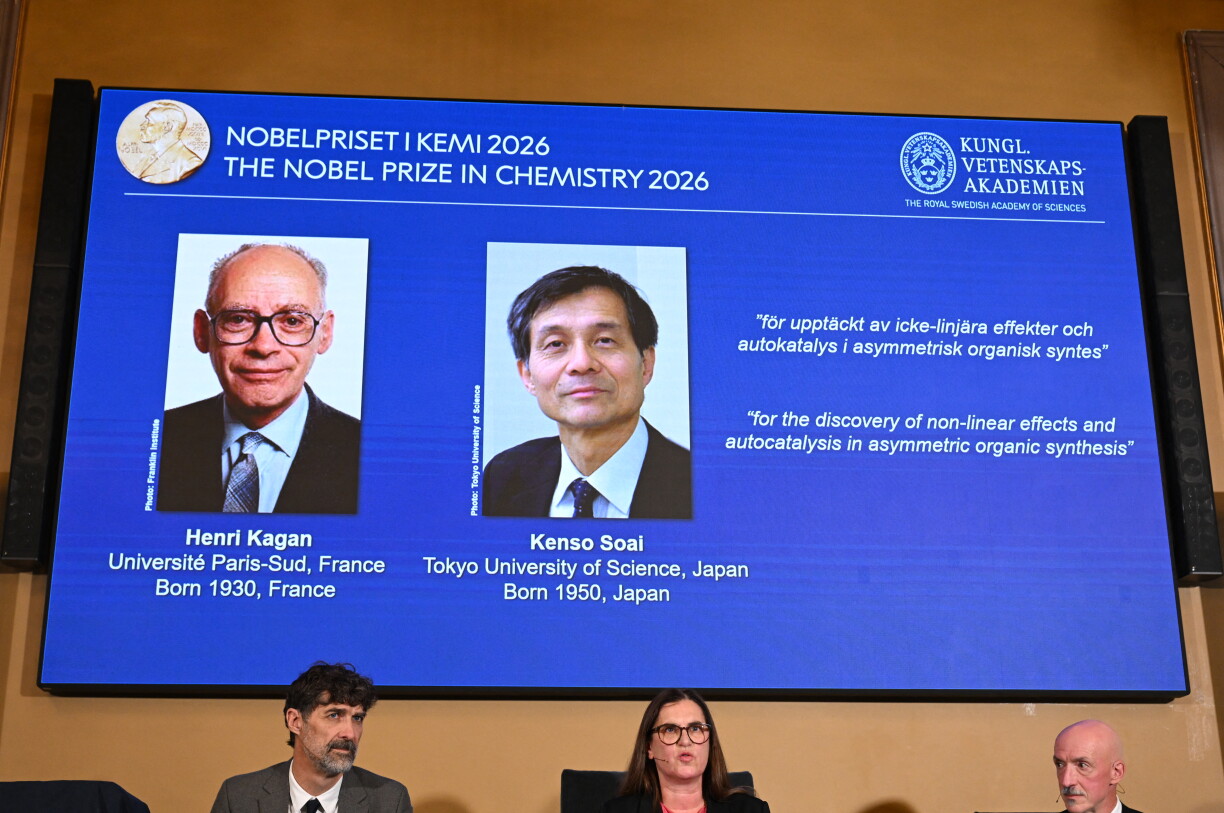 (L-R) Heiner Linke, Chair of the Nobel Committee for Chemistry; Ellen Moons, Secretary General of the Royal Swedish Academy of Sciences; and Peter Somfai, Member of the Nobel Committee for Vhemistry, react in front of a screen displaying this year's laureates Henri Kagan of France and Kenso Soai from Japan during the announcement of the winners of the 2026 Nobel Prize in Chemistry at the Royal Swedish Academy of Sciences in Stockholm, Sweden, on October 7, 2026. (Photo by Jonathan Nackstrand / AFP)