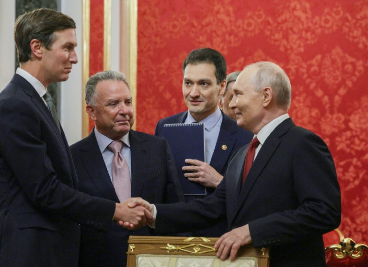 De russesche President Putin huet sech e Samschdeg mat den US-Emmissären Steve Witkoff an Jared Kushner getraff.