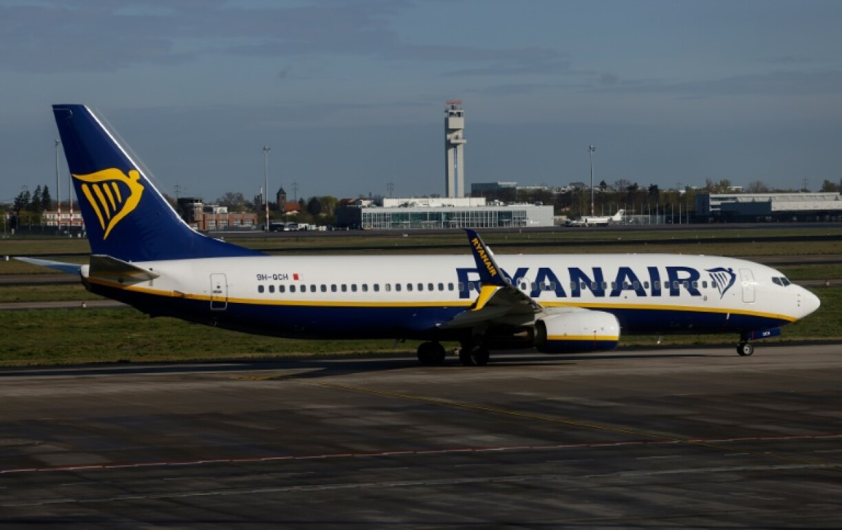 Ryanair says it will slap the 500-euro fine on any 'disruptive' passenger who has to be offloaded