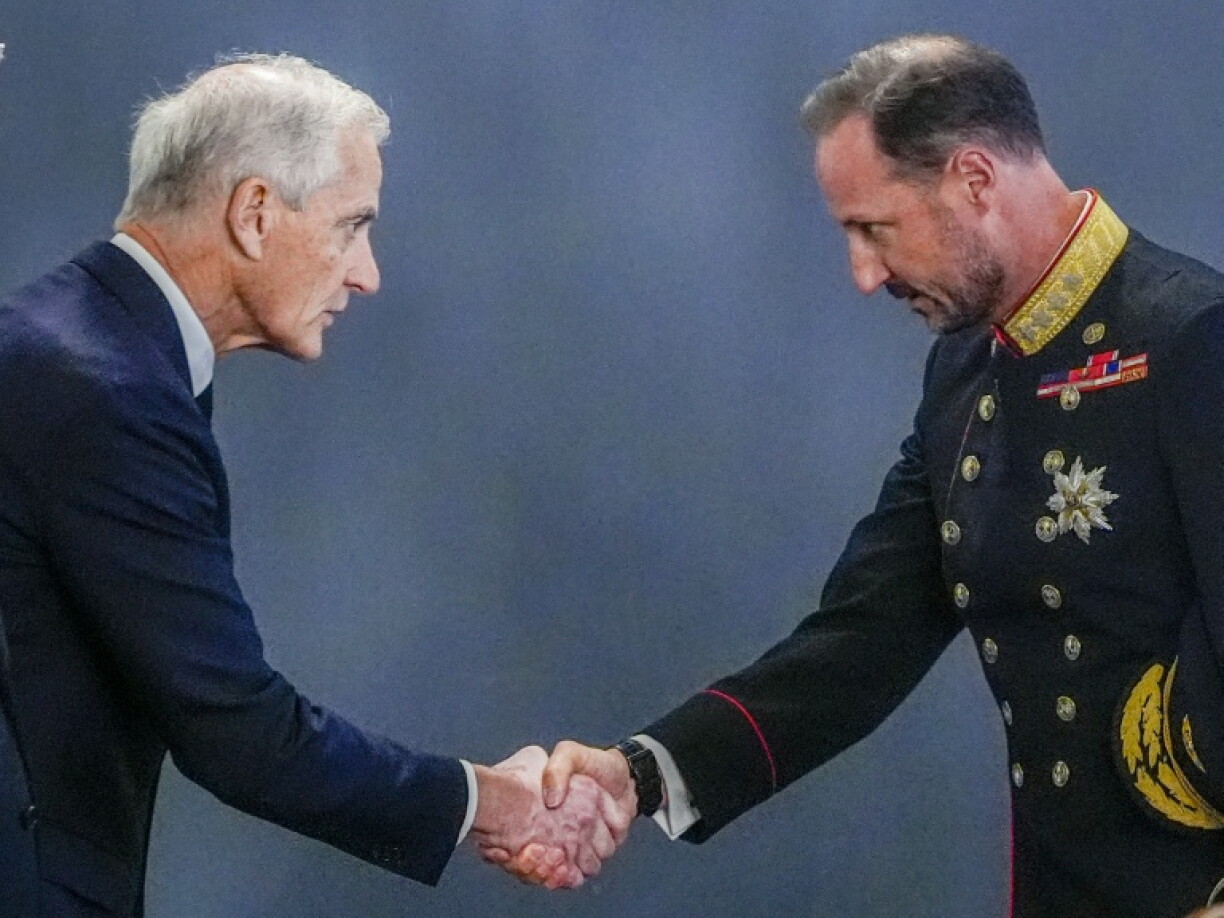 Le nouveau roi Haakon VIII recontre le Premier ministre Jonas Gahr Støredans après la mort de son père Harald, à Oslo le 28 août 2026