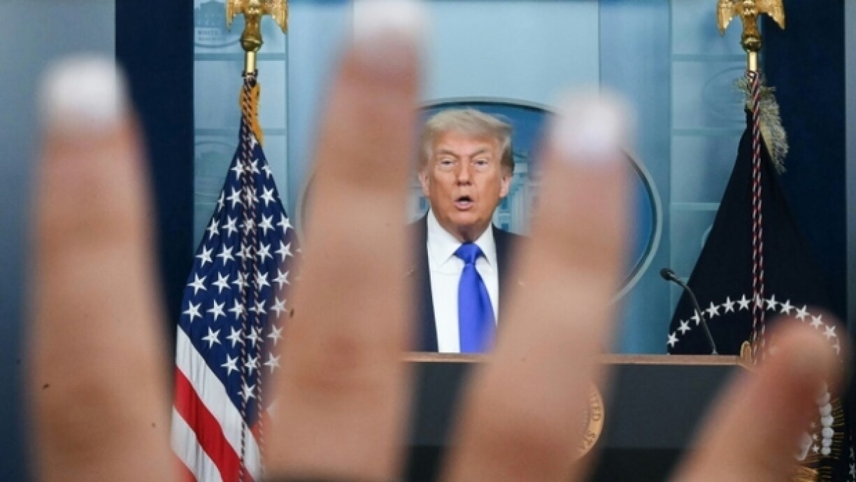 Donald Trump parle aux médias dans la salle de presse de la Maison Blanche le 27 juin 2025