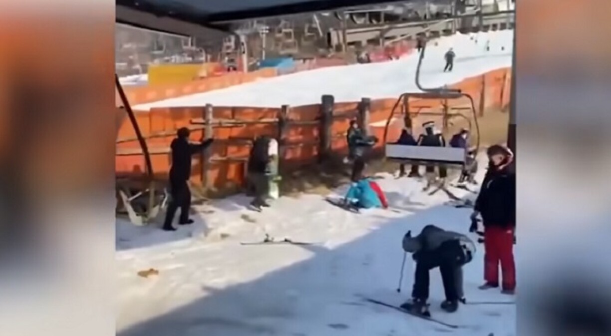 Ces passagers sont obligés de sauter in extremis de ce télésiège