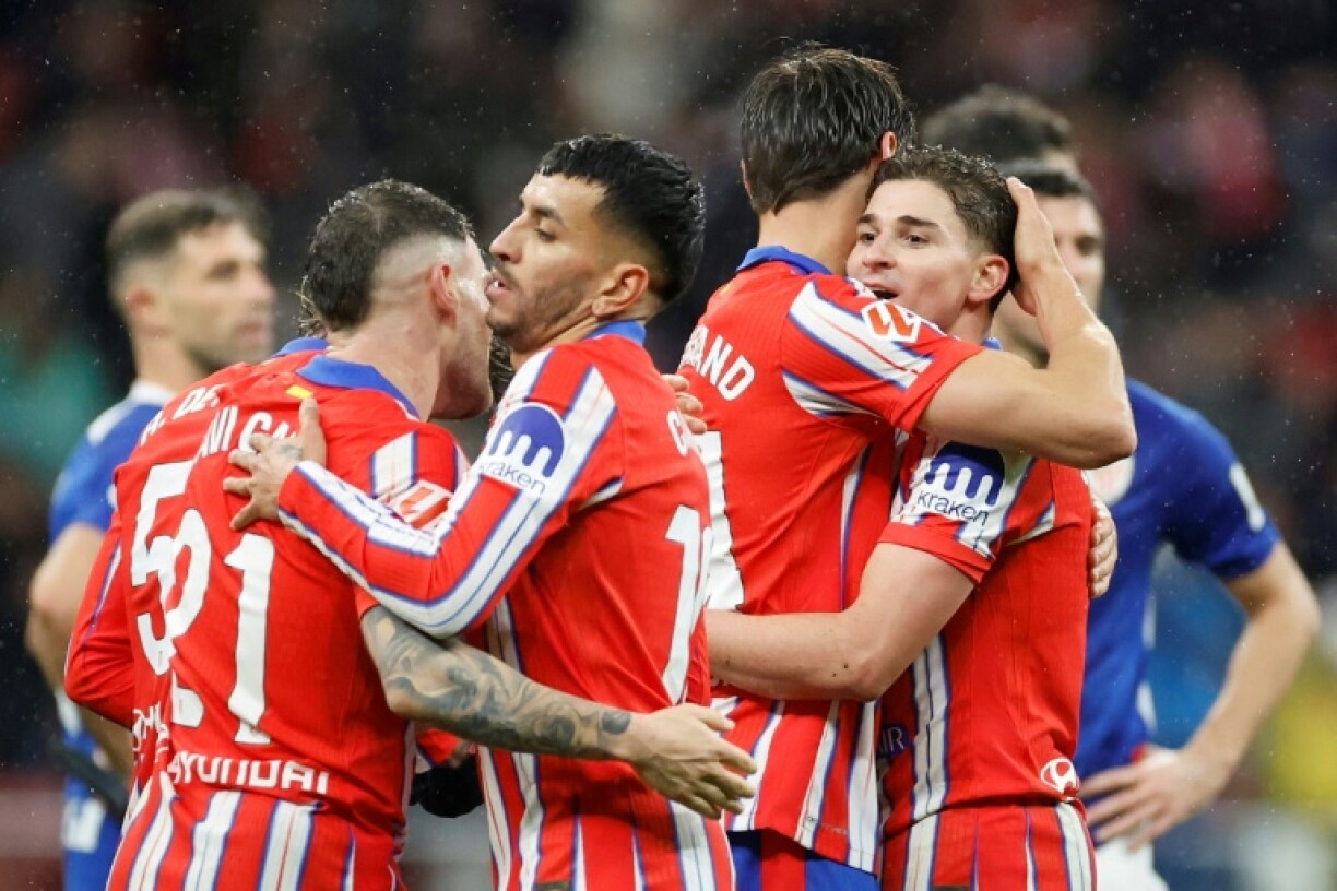 Atletico Madrid's Argentine forward Julian Alvarez (R) celebrates with teammates at the end of his side's win