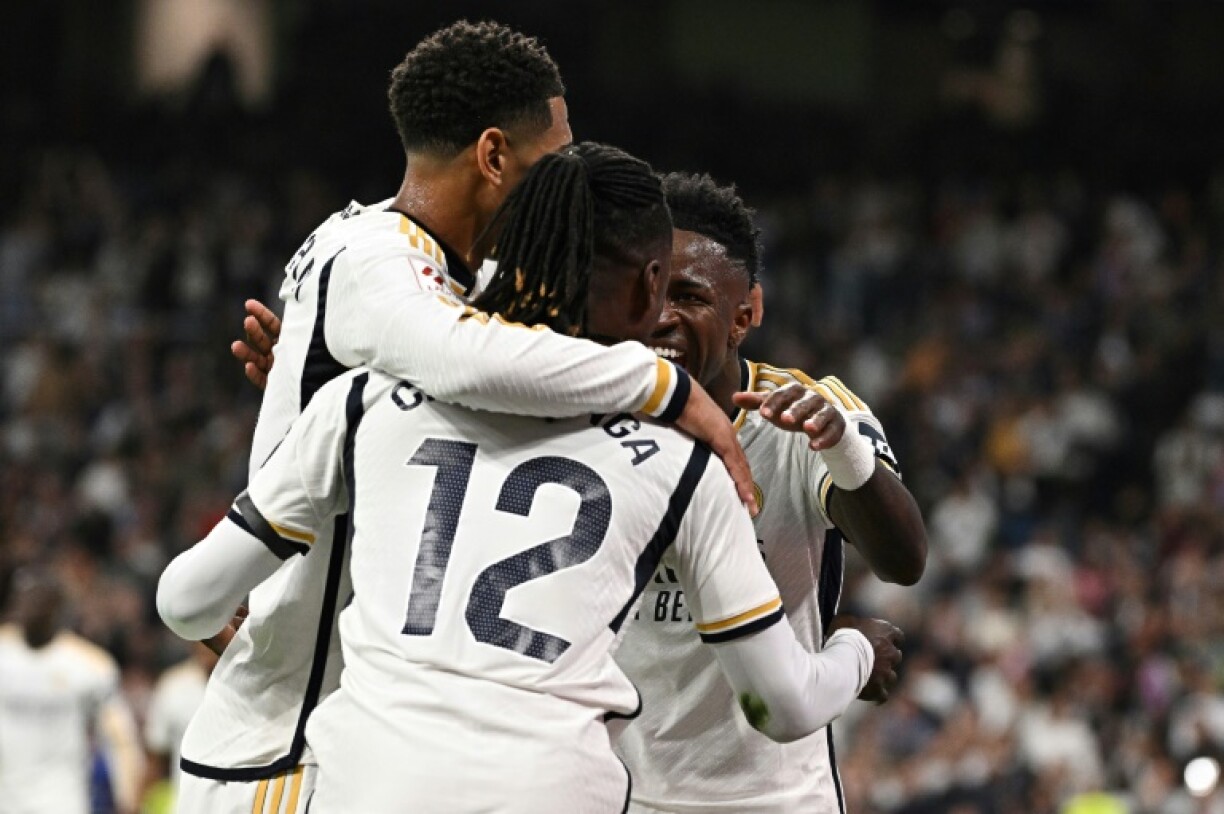 Les joueurs du Real Madrid Jude Bellingham, Eduardo Camavinga et Vinicius Junior (de gauche à droite), lors du match de Liga contre Alaves le 14 mai 2024 à Madrid.