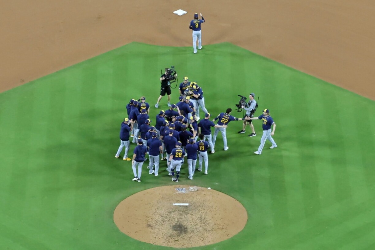 The Milwaukee Brewers celebrate completing a 4-0 sweep of the Los Angeles Dodgers to reach the World Series