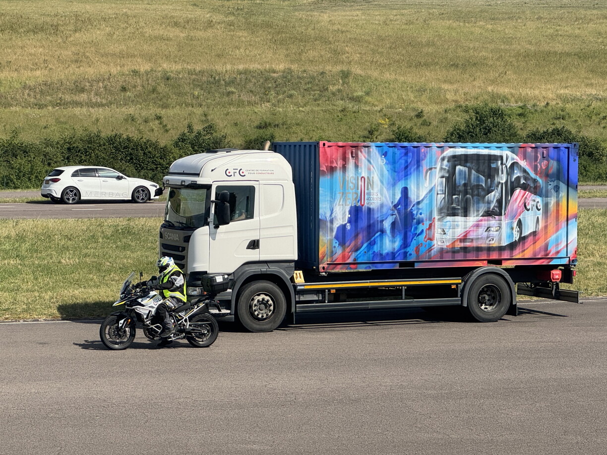 Op Auto, Motorrad oder Camion: Am Centre de Formation pour Conducteurs ka jiddereen nach eppes bäiléieren.
