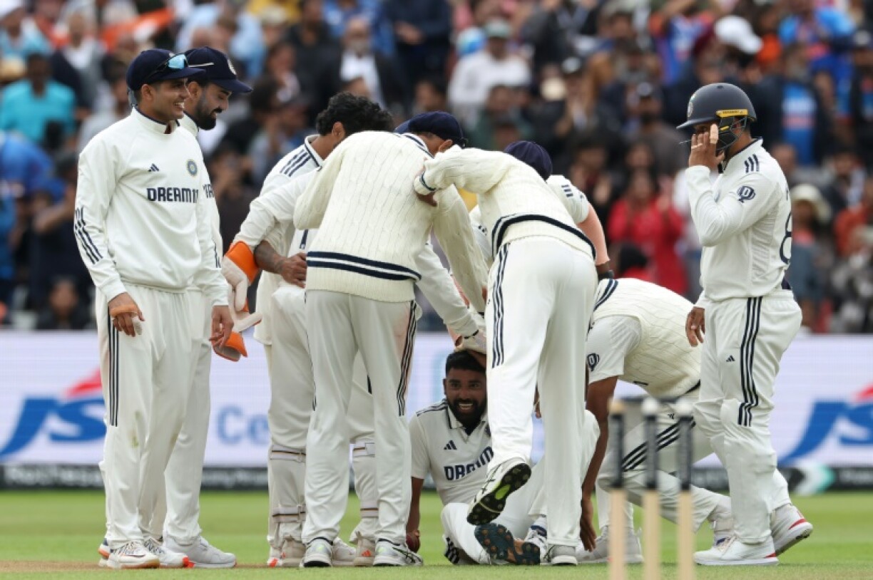 India's Mohammed Siraj (C) is congratulated after his brilliant catch to dismiss England's Josh Tongue in the second Test at Edgbaston