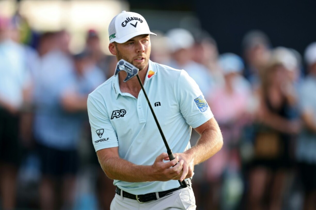 American Sam Burns fired a 69 to grab a one-stroke lead after the third round of the US Open