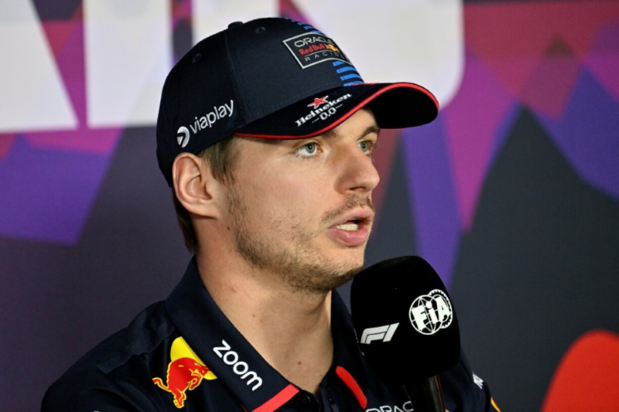 Le pilote néerlandais de Red Bull, Max Verstappen, en conférence de presse lors du troisième jour des essais de pré-saison de Formule 1 sur le circuit international de Bahreïn à Sakhir, le 23 février 2024