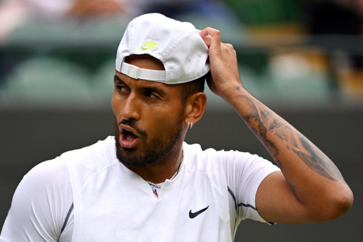 L'Australien Nick Kyrgios pendant son quart de finale de Wimbledon contre le Chilien Cristian Garin le 6 juillet 2022 à Londres