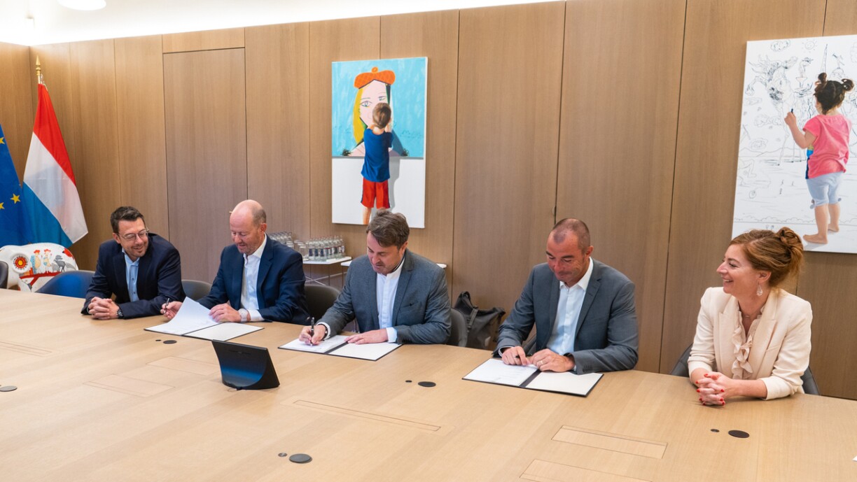 (de g. à dr.) Christophe Goossens, CEO de RTL Luxembourg ; Jean-Louis Schiltz, président du conseil d'administration de CLT-UFA ; Xavier Bettel, Premier ministre, ministre des Communications et des Médias ; Elmar Heggen, COO et CEO adjoint de RTL Group ; Anne-Catherine Ries, directrice du Service des médias, de la connectivité et de la politique numérique