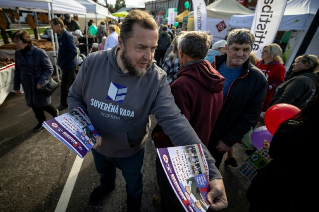 Vyacheslav Stepanenko of the Suverena Vara party railed against support for Kyiv