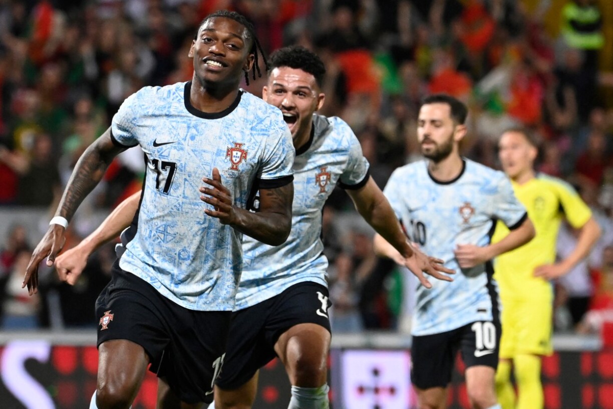 La joie de Rafael Leao lors de son but contre la Suède en match amical, avec le Portugal, le 21 mars 2024.