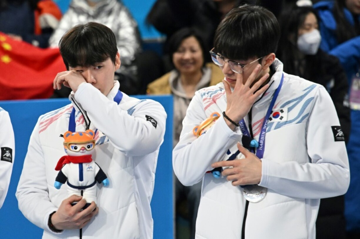 Silver medallists Kim Eun-bin (L) and Pyo Jeong-min of South Korea on the podium