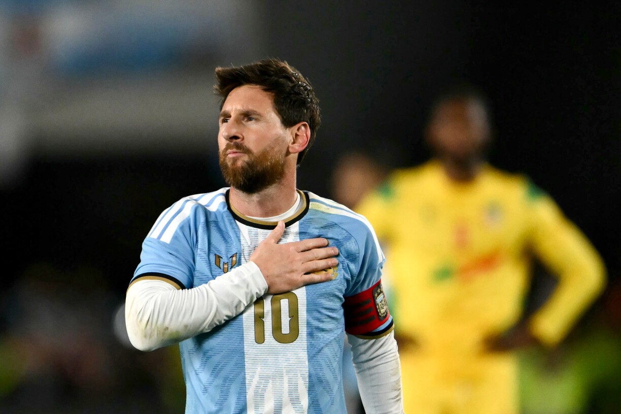 De Lionel Messi huet eng leschte Kéier den argentineschen Tricot gedroen.