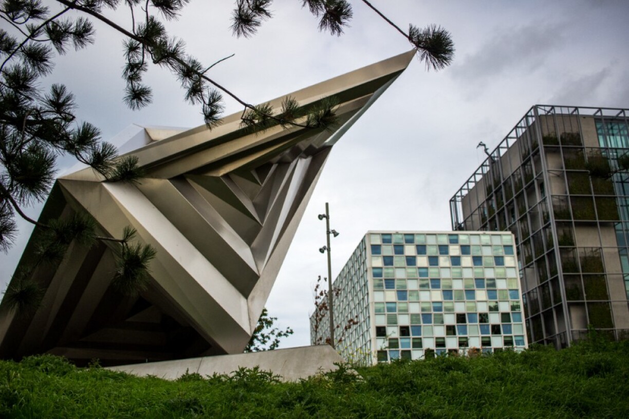 It said this was the latest development in a dispute over Russia's failure to grant visas to Dutch diplomats to staff their embassy in Moscow and the consulate in Saint Petersburg.