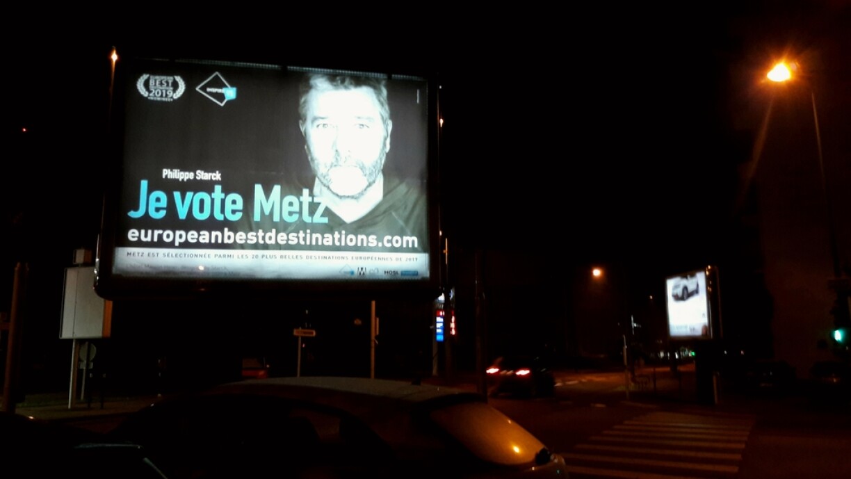 Plusieurs panneaux invitent les messins à voter pour leur ville.