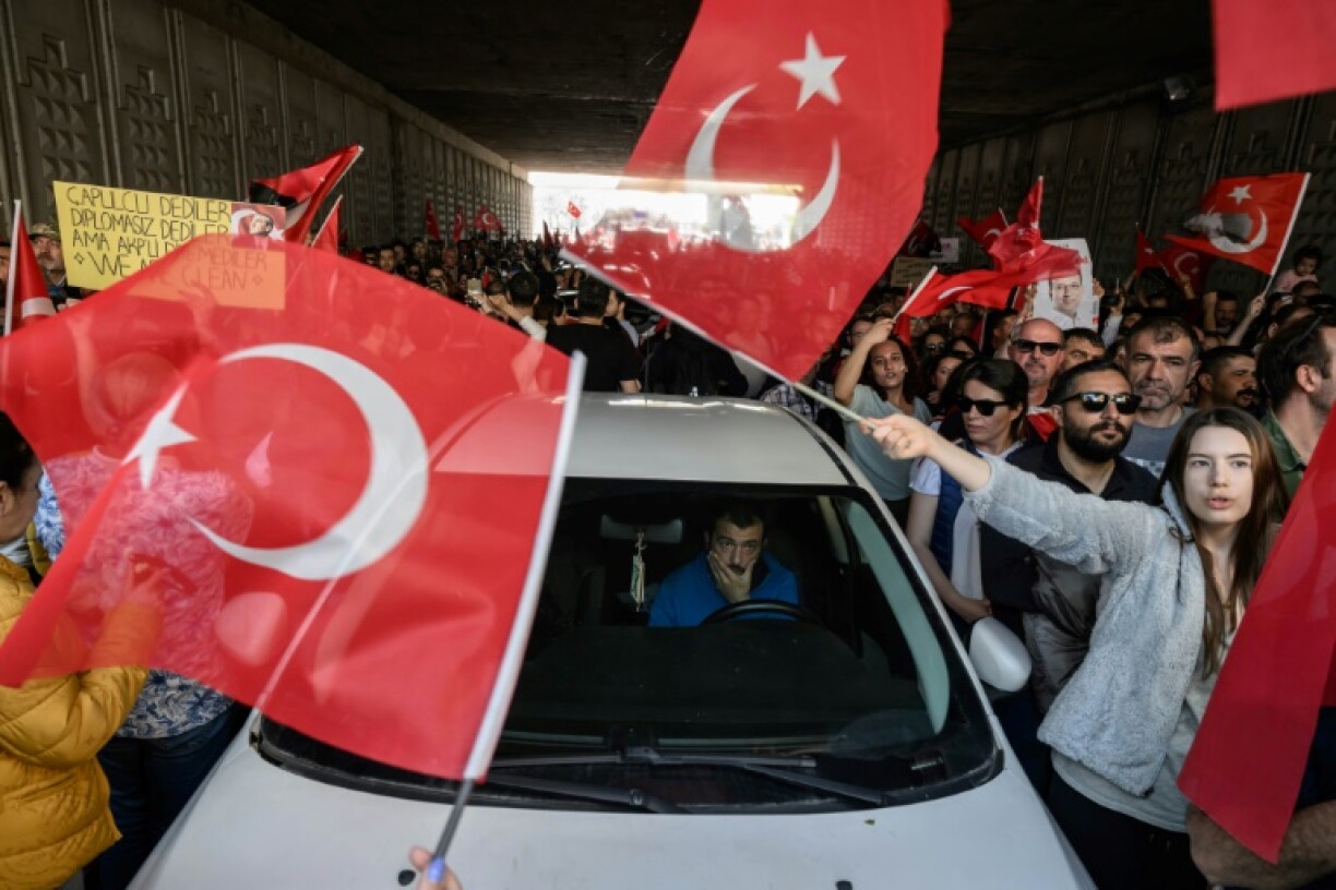 Rassemblement à Istanbul à l'appel du principal parti d'opposition, le 29 mars 2025 en Turquie