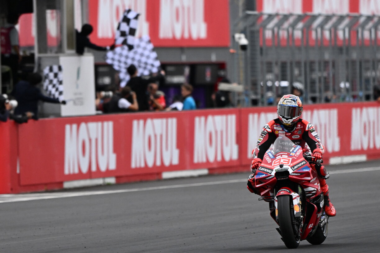 Ducati Lenovo Team rider Marc Marquez of Spain receives the checkered flag to win the MotoGP Japanese Grand Prix at the Mobility Resort Motegi in Motegi, Tochigi prefecture on October 4, 2026. (Photo by Toshifumi KITAMURA / AFP)