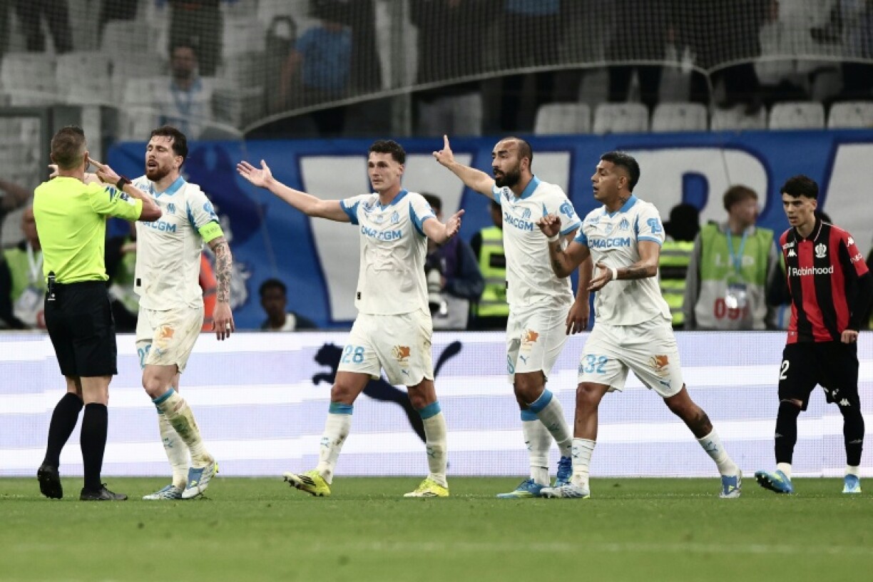 Les Marseillais ont quitté la pelouse sous les sifflets de leurs supporters après leur défaite face à Nice au stade Vélodrome lors de la 31e journée de Ligue 1 le 26 avril 2026