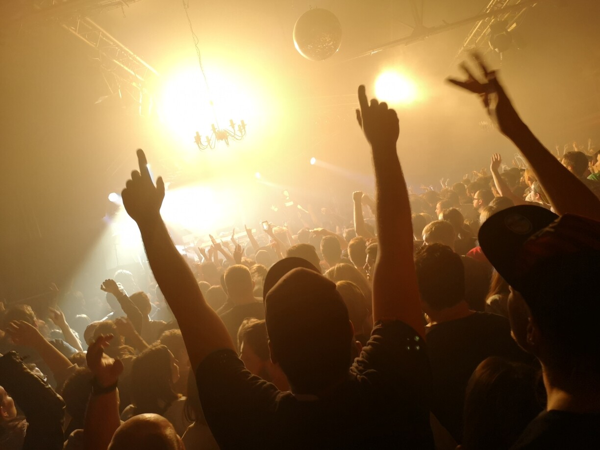 Une soirée normale à l'Atelier. C'était il y a un an.